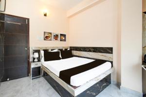 Hotel O Shivam Regency Near Acropolis Mall