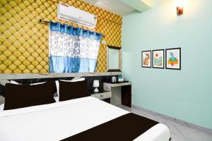Hotel O Shivam Regency Near Acropolis Mall