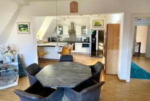 Luxus Penthouse 100qm mit Sauna, Whirlpool, Terrasse, Garage, ruhig und zentral