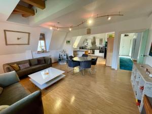 Luxus Penthouse 100qm mit Sauna, Whirlpool, Terrasse, Garage, ruhig und zentral