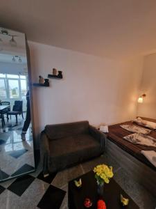 gorgeous studio ultracentral