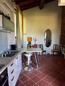 Cottage con piscina immerso nel verde delle crete senesi