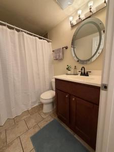 Premium 2-bedroom Condo in adorable Kona - Walk to Beaches Shops & Restaurants - Booking FAST