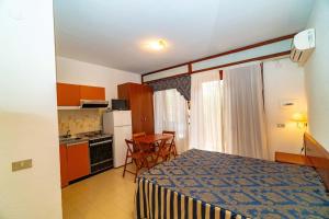 Rifugio Manaccora - Appartamento con piscina, parcheggio e mare