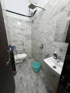 Fully Private 1BHK Couple Friendly - VibeStay