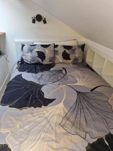 Apartment close to transport and shops