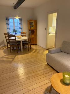 Apartment in family-owned, historic Manor