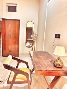 Casa Garden homestay - Low AQI hill view stay for peace - Aamwala dehradun