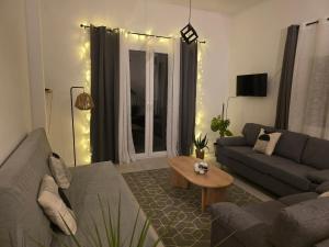 Black N White Cozy Housegarden