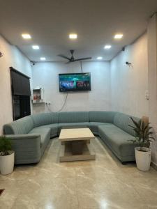 Hotel Shri Radha Sneh 500 Mtrs From Shri Krishna Janma Bhumi Mathura