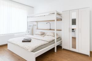 Quiet Stay and Parking