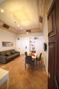 Donna Sofi Naples
