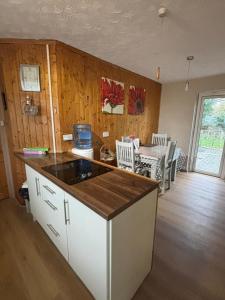 Amina Cottage - Women only