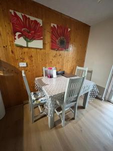 Amina Cottage - Women only