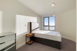 Stunning private bedroom in a high rise building