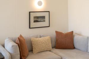 Walk to CTICC! City Central 2 Bed Oasis - Pool & Parking