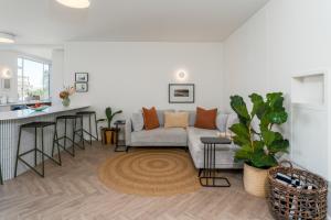 Walk to CTICC! City Central 2 Bed Oasis - Pool & Parking