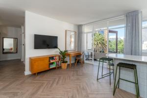 Walk to Coolest Streets! A Stylish, Central Oasis - Pool & Garage