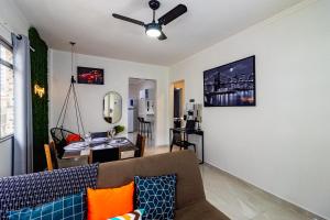 Apê Lindo 2 min da Praia com Garagem, 2 Qto e Lado Centro