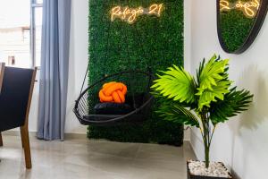 Apê Lindo 2 min da Praia com Garagem, 2 Qto e Lado Centro