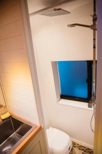 Heated Stylish Campervan London Hideaway - Free Parking Fast Wifi