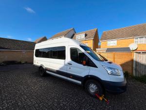 Heated Stylish Campervan London Hideaway - Free Parking Fast Wifi