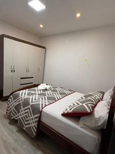 Acogedor departamento en centro de Chone, con garaje