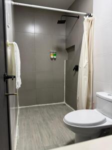 Acogedor departamento en centro de Chone, con garaje