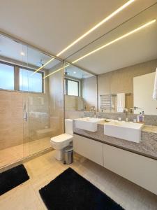 Luxury property, coffee and inn services