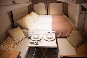 Heated Stylish Campervan London Hideaway - Free Parking Fast Wifi
