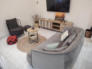 Nayuha Apt A1 - 3 bed rooms - Reach for the beach, across the road