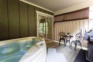 Dogwood Cottage Peaceful Stay Hot Tub