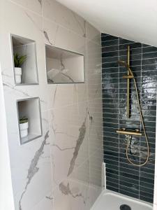 Cocon lumineux sous les toits de Nice