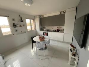B&B Kira Home