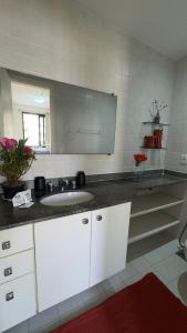 Flat com Piscina, Sauna e Estacionamento PL99-507