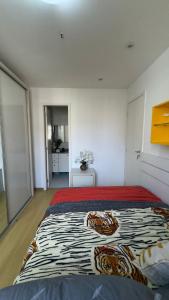 Flat com Piscina, Sauna e Estacionamento PL99-507