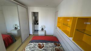 Flat com Piscina, Sauna e Estacionamento PL99-507