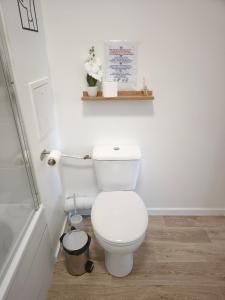 Charmant T2 proche Disney terrasse et parking souterrain