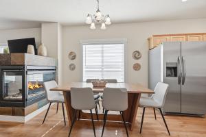 Cozy Boise Getaway walk to Stadium Fireplace Garage