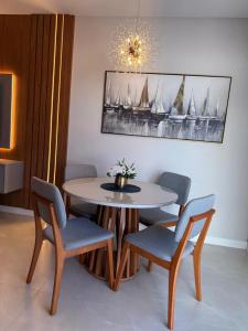 Apartamento moderno, a 200 metros da praia com pátio,piscina e churrasqueira privativa 2 vagas de garagem