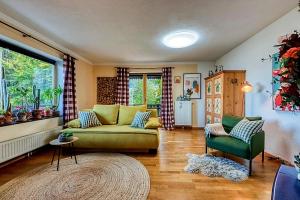 ,,Am Berg- Ruhige Lage, See- und Traunsteinblick, 70 m2