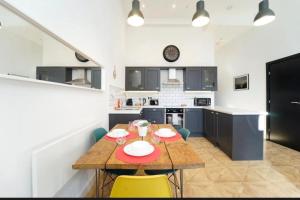 Central Leeds 2 Bed Apartment Sleeps 6