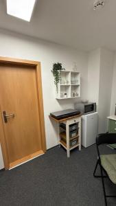 1 bedroom with private bathroom & Kitchenette