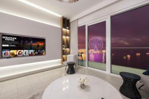 Luxurious 4BR La Vie JBR Private Beach Pool Panoramic Sea and Dubai Eye Views Drone Show Perfect for Family and Friends