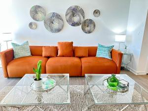 5 Star Location with Open City Views 2BD 2BA with King Beds