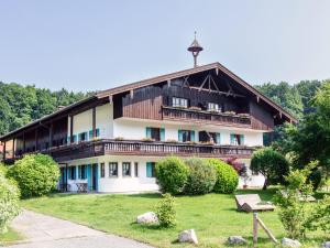 Ruhige Wohnung in den Bergen mit Terrasse