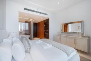 Ultra Luxury 2BD Beachfront & Panoramic Sea Views