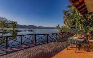 Pecanwood 4BR Waterfront Villa Hartbeesport Dam with Pool & Solar