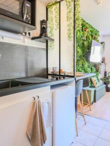 Jungleroom Vegetal and romantic, parking