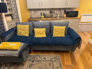 1 bed 1st floor Georgian flat close to local park and city centre